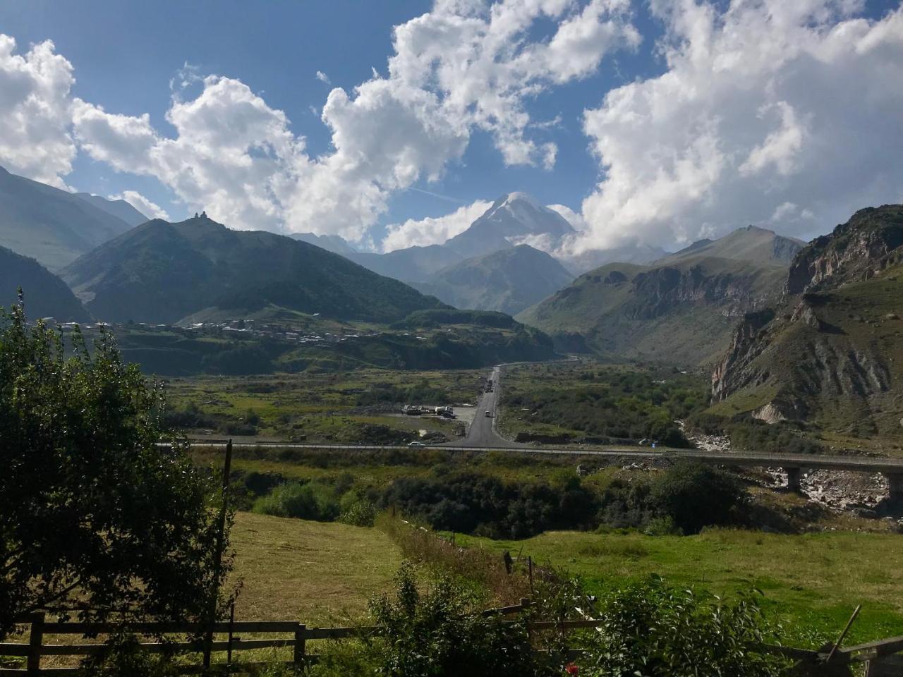 Riverside Kazbegi Ngoại thất bức ảnh